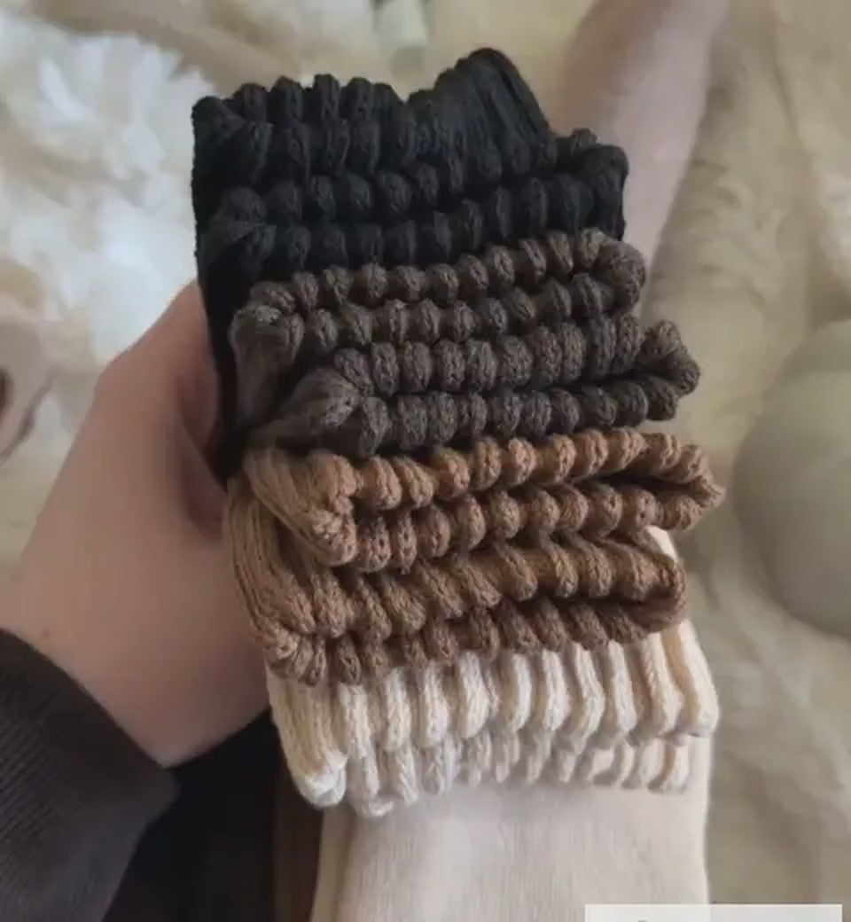 Įkelti vaizdo įrašą „Purios, šiltos, minkštos – CozyFold™ kojinės kasdienėse situacijose.“